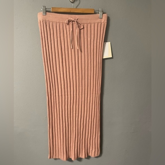 NWT Industry knit sweater top and skirt set in a mauve color. Size Medium - Picture 5 of 10